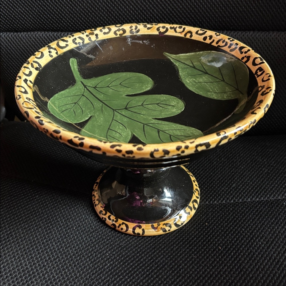 Laurie Gates Pededstal centerpiece Animal Leaves Ceramic